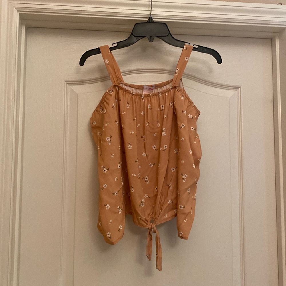 Lilie cold shoulder tie front top. New with tags.